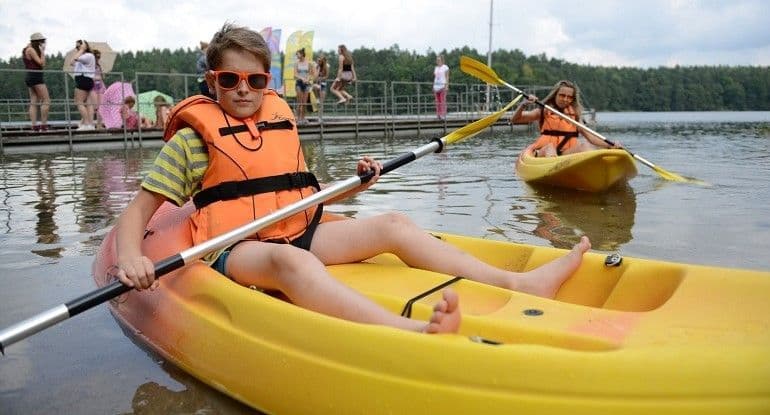 Kolonie i obozy nad jeziorem na Mazurach